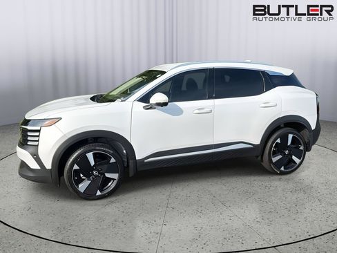 Used 2025 Nissan Kicks SR FWD image 3