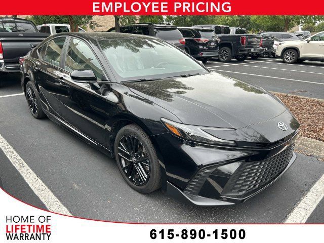 Used 2025 Toyota Camry SE AWD/4WD image 1