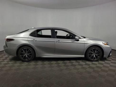 Used 2024 Toyota Camry SE FWD image 10