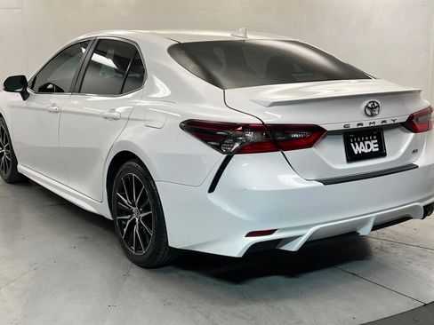 Used 2023 Toyota Camry SE FWD image 3