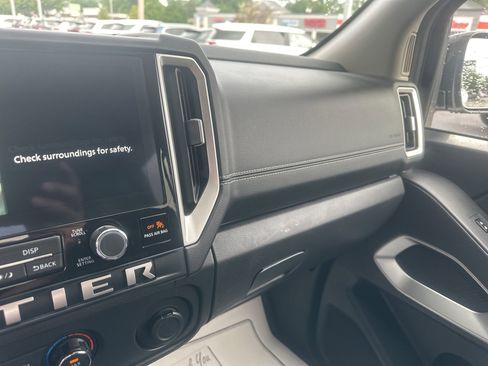 Used 2025 Nissan Frontier SV RWD image 35