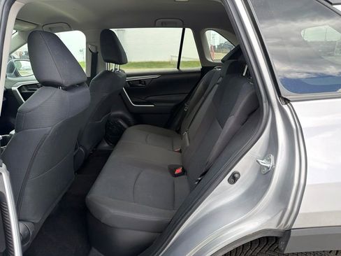 Used 2022 Toyota RAV4 LE AWD/4WD image 12