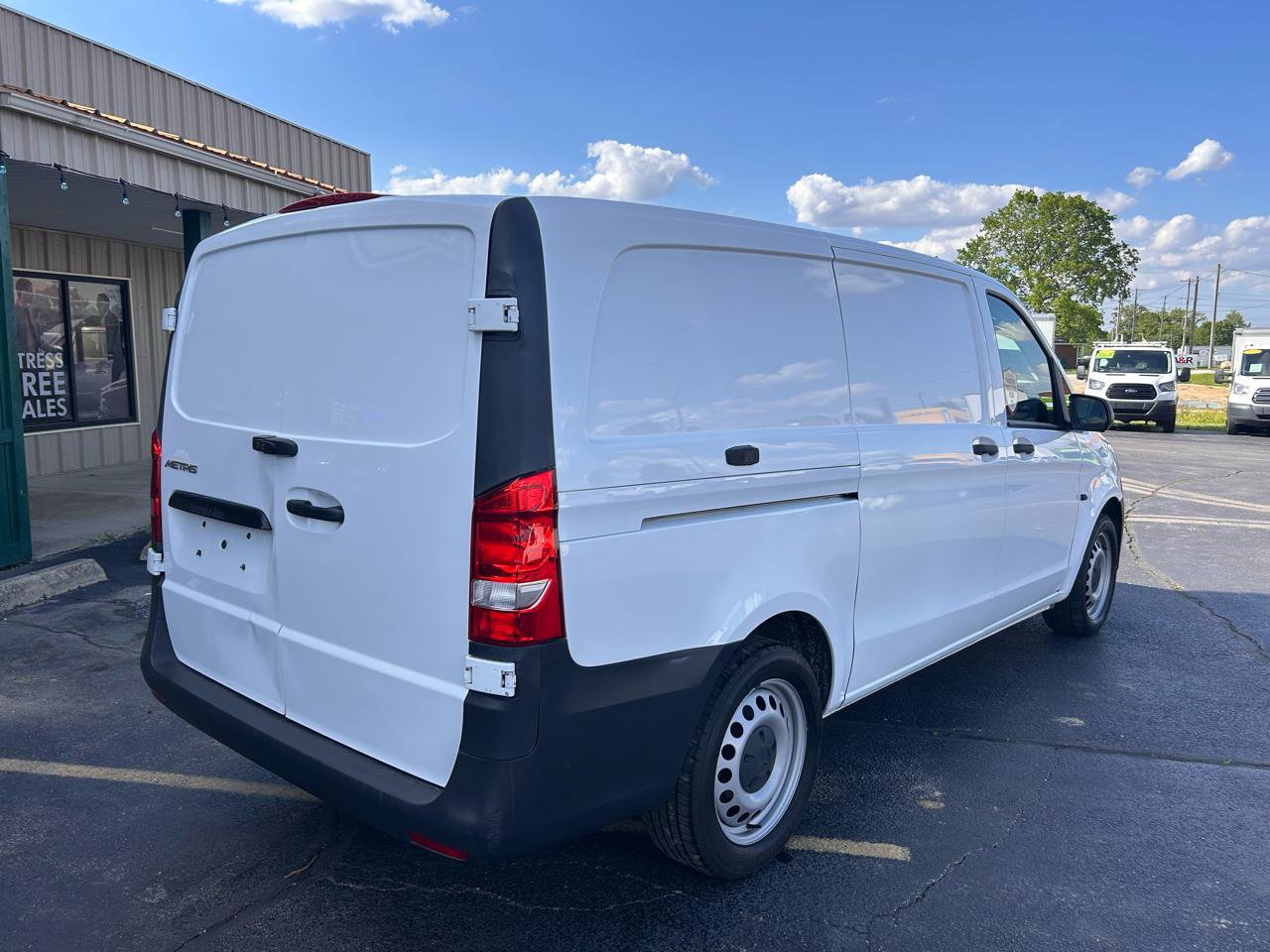 Used 2016 Mercedes-Benz Metris image 3