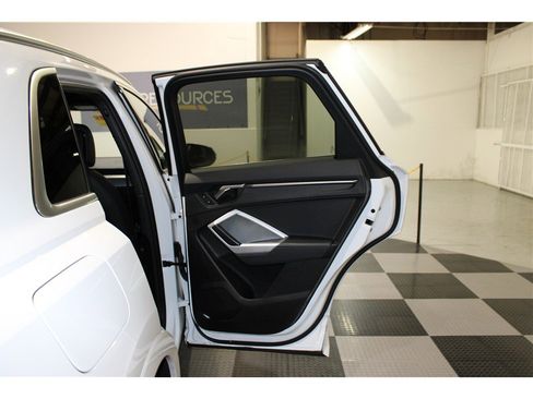Used 2024 Audi Q3 2.0T Premium image 23