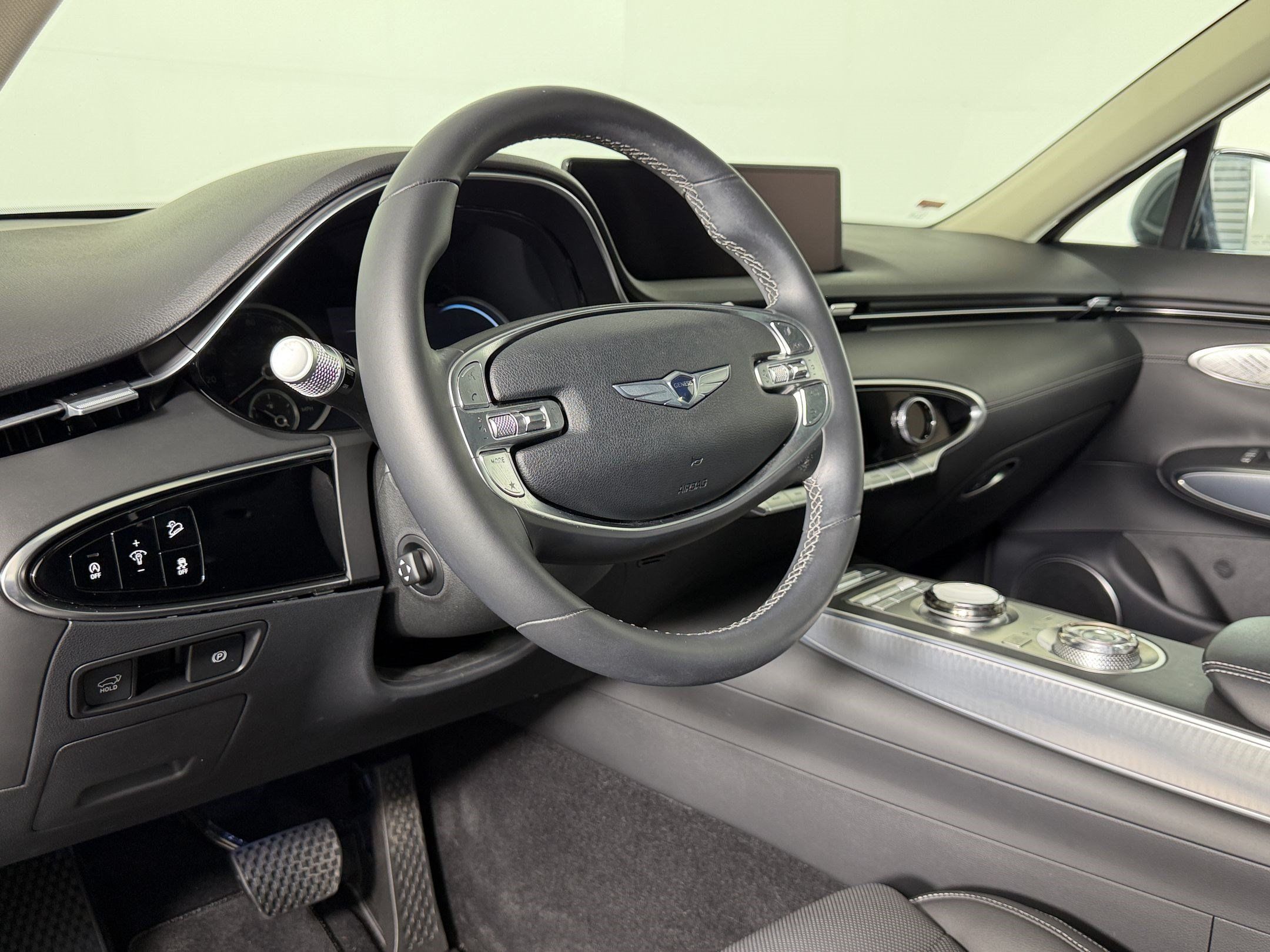 Used 2023 Genesis GV70 2.5T w/ Select Package AWD/4WD image 3