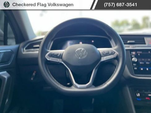Used 2024 Volkswagen Tiguan SE AWD/4WD image 35