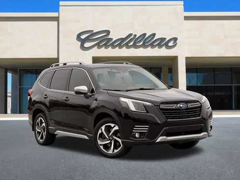 Used 2022 Subaru Forester Touring image 2