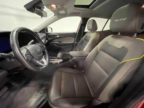 Used 2024 Chevrolet Trax ACTIV w/ Sunroof Package image 3