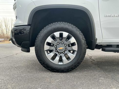 Used 2024 Chevrolet Silverado 2500 Custom w/ Custom Value Package image 30