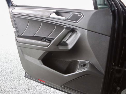 Used 2022 Volkswagen Tiguan SEL R-Line image 24