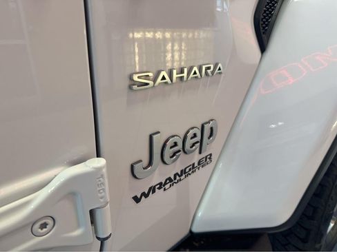 Used 2021 Jeep Wrangler Unlimited Sahara AWD/4WD image 13