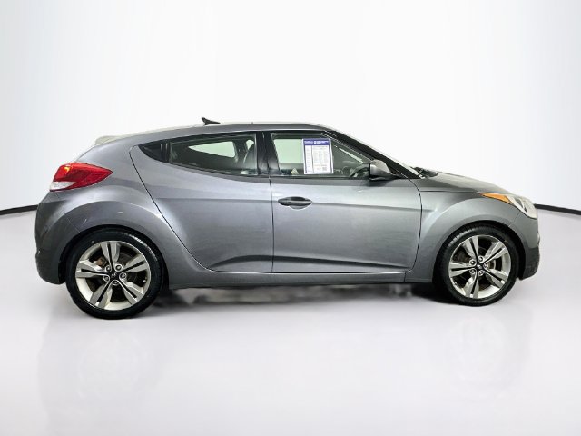 Used 2016 Hyundai Veloster w/ Option Group 03 FWD image 10