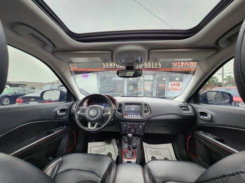 Used 2019 Jeep Compass Trailhawk w/ Leather Interior Group AWD/4WD image 12