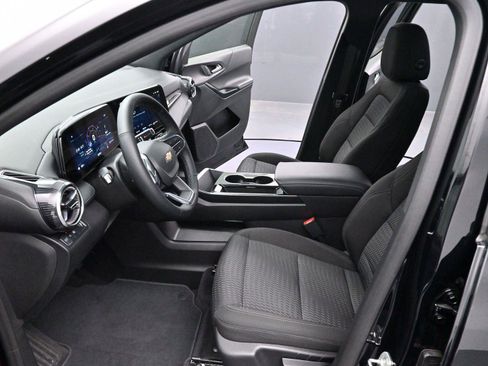 Used 2025 Chevrolet Equinox LT FWD image 12