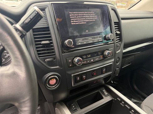 Used 2024 Nissan Titan SV w/ SV Convenience Package image 15