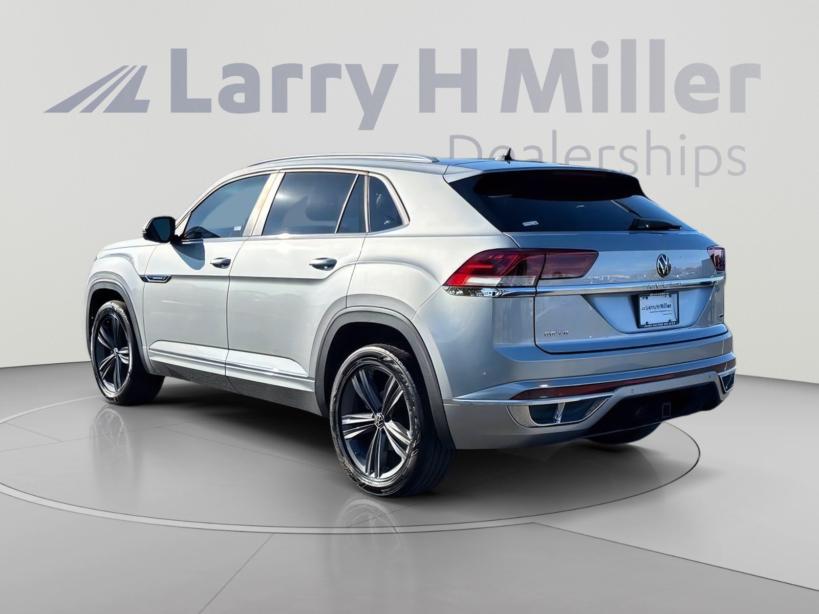Used 2021 Volkswagen Atlas Cross Sport SE w/ Panoramic Sunroof Package AWD/4WD image 4