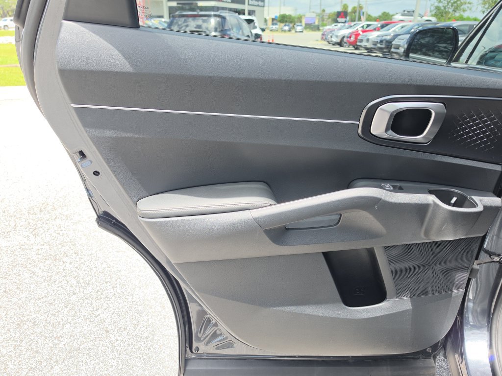 Used 2022 Kia Sorento LX FWD image 13