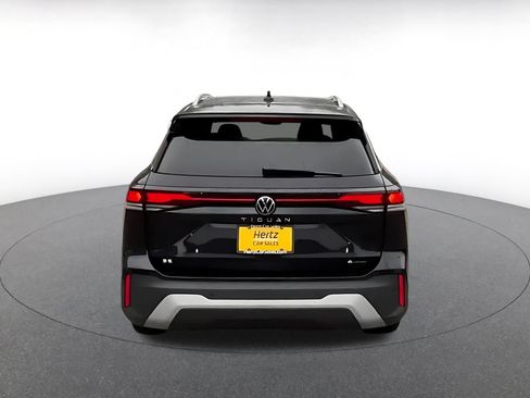 Used 2026 Volkswagen Tiguan SE AWD/4WD image 12