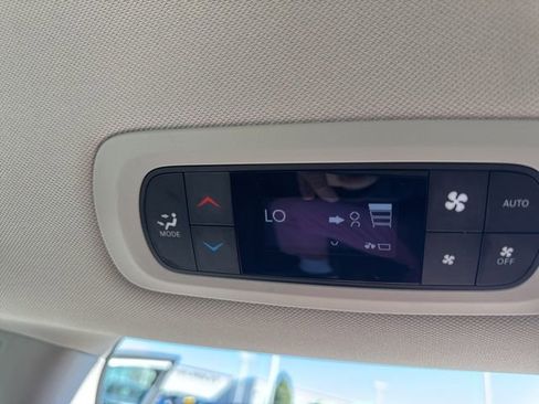 Used 2024 Chrysler Pacifica Touring-L FWD image 24