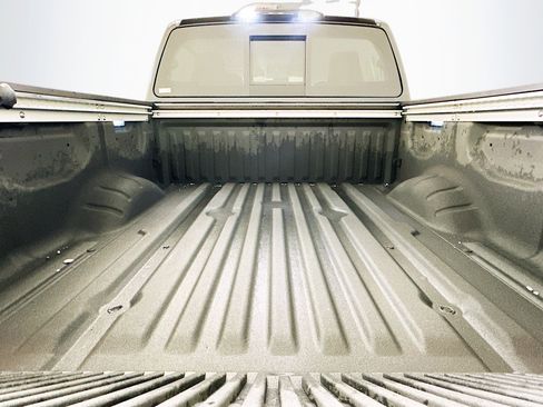 Used 2024 Nissan Titan SV w/ SV Convenience Package image 29