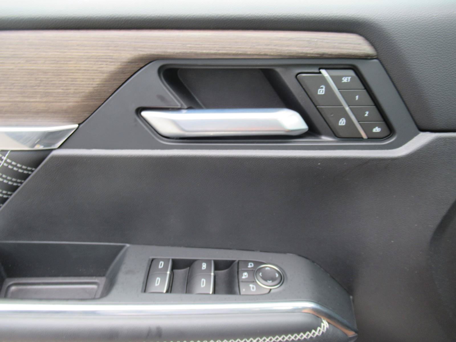 Used 2025 GMC Acadia Denali FWD image 22