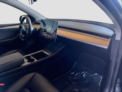 Used 2025 Tesla Model Y Long Range RWD image 30