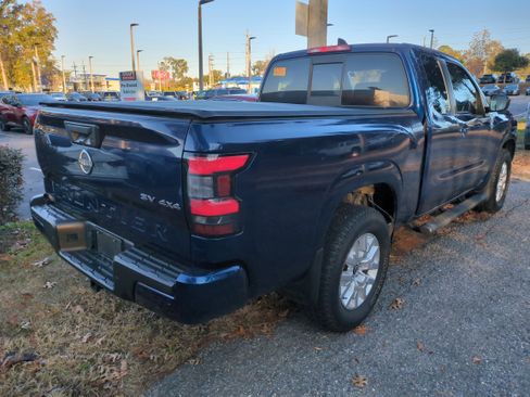 Certified 2022 Nissan Frontier SV image 5