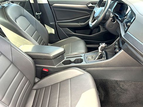 Used 2024 Volkswagen Jetta SE image 23