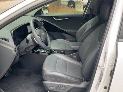 Used 2023 Kia Niro Wave w/ Wave Preserve Package FWD image 5