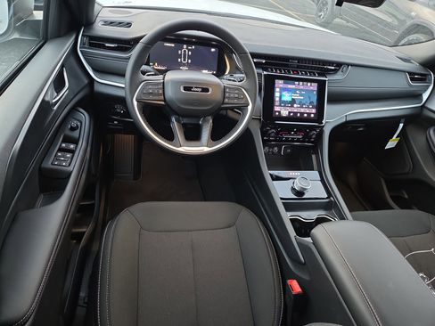 New 2025 Jeep Grand Cherokee L Laredo w/ Luxury Tech Group I image 8