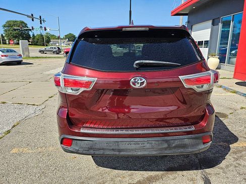Used 2014 Toyota Highlander XLE FWD image 4