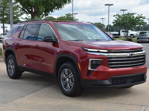New 2026 Chevrolet Traverse LT w/ Driver Confidence Package FWD image 3