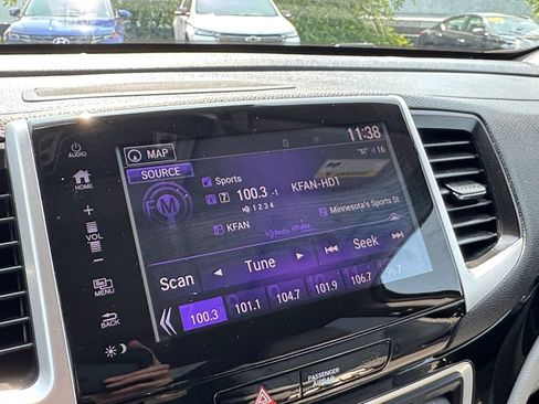 Used 2017 Honda Pilot Elite image 28