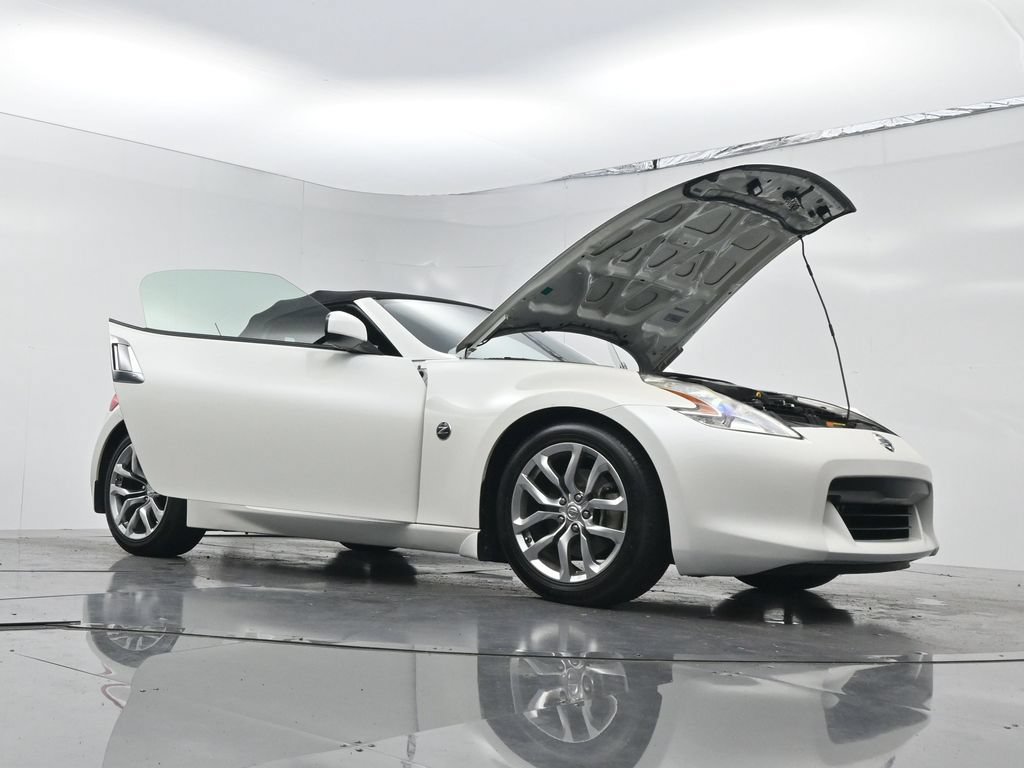 Used 2010 Nissan 370Z Touring RWD image 26