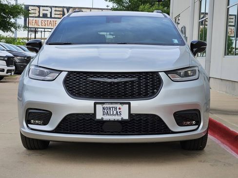 New 2026 Chrysler Pacifica Limited image 5