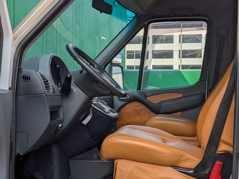 Used 2005 Dodge Sprinter 2500 w/ PWR Convenience Group image 34