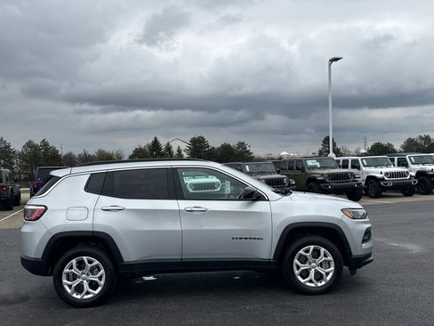 Used 2024 Jeep Compass Latitude w/ Sun and Sound Group image 2