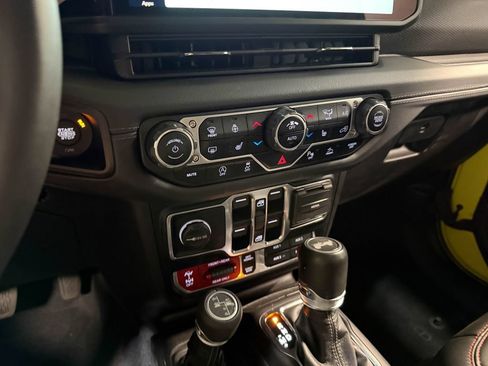 Used 2024 Jeep Wrangler Unlimited Rubicon AWD/4WD image 84