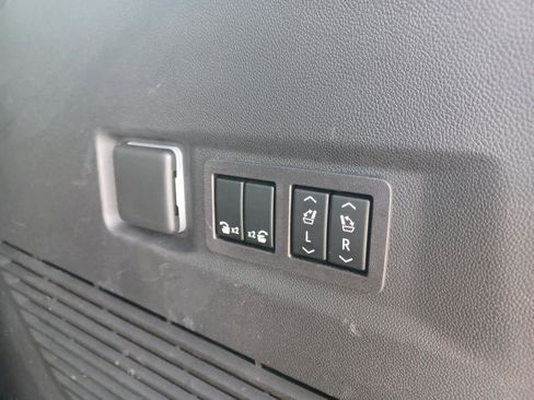 Used 2023 GMC Yukon AT4 image 23