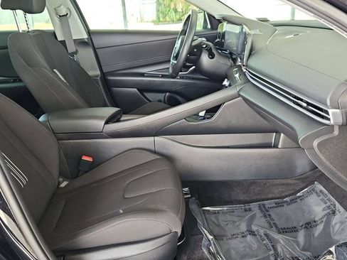 Used 2024 Hyundai Elantra SEL w/ Convenience Package FWD image 29