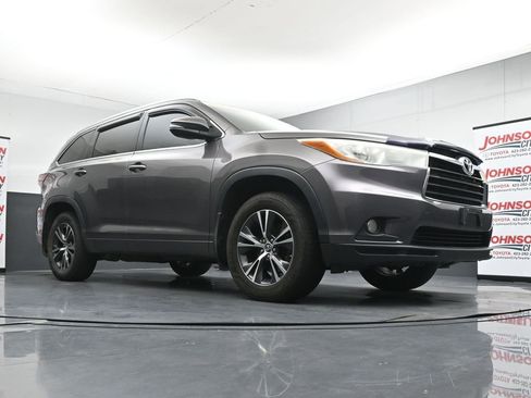 Used 2016 Toyota Highlander XLE AWD/4WD image 35