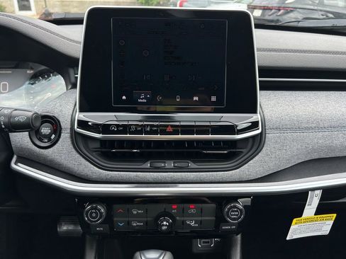 New 2025 Jeep Compass Latitude image 6