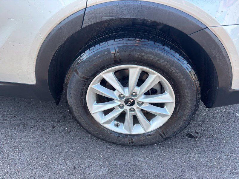 Used 2020 Kia Sorento LX AWD/4WD image 14