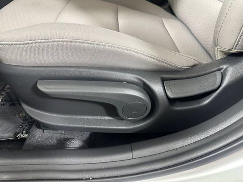 Used 2020 Hyundai Elantra SEL FWD image 18