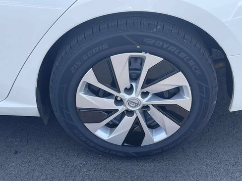 Used 2025 Nissan Altima 2.5 S FWD image 9