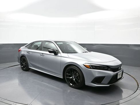 Used 2024 Honda Civic Sport image 4