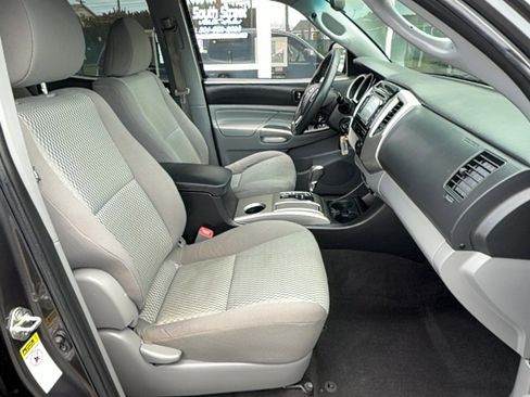 Used 2014 Toyota Tacoma 4x4 Double Cab w/ SR5 Package image 18