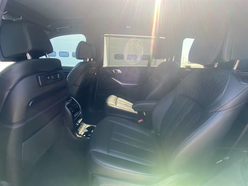 Used 2022 BMW X7 xDrive40i w/ Executive Package AWD/4WD image 19