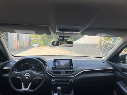 Used 2025 Nissan Altima 2.5 SV FWD image 33