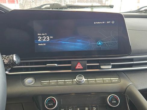 Used 2023 Hyundai Elantra SEL w/ Convenience Package image 19